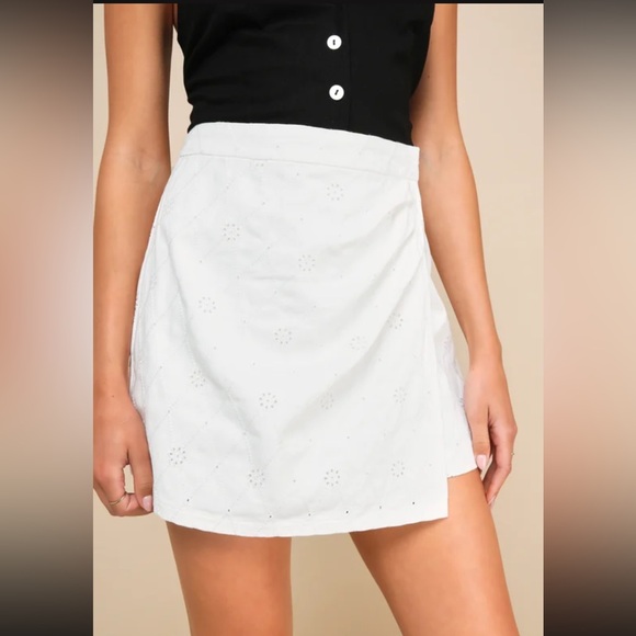 Lulus white eyelet skirt - Picture 2 of 7